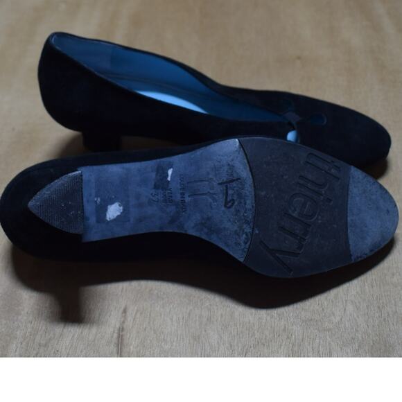 Thierry Rabotin Black Suede Low Heel Pumps Size 37 (US 7) - Picture 4 of 4